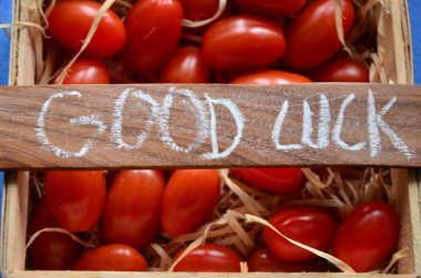 Ahşap arka plan üzerinde metin