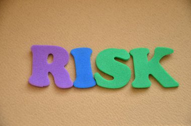 Soyut arkaplanda risk sözcüğü