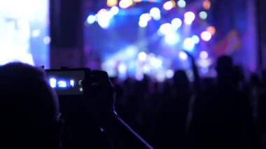 Adam bir konser filme