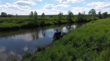 Nehrin karşısındaki dört kiralama