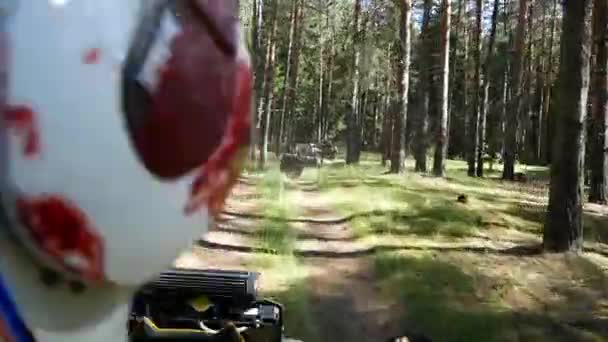 Mensen op Quad fietsen — Stockvideo