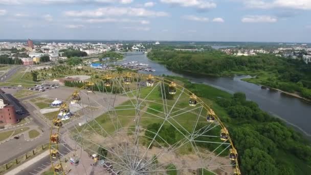 Ferris wheel in Yaroslavl — Stock Video