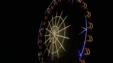 Gece dönme dolap