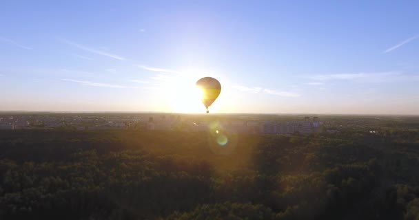 Balloon flying at dawn — Stock Video