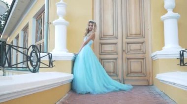 Cinderella Prince için bekliyor