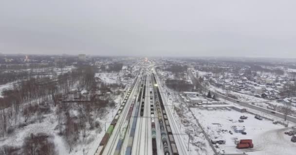 Железнодорожный вокзал в городе — стоковое видео