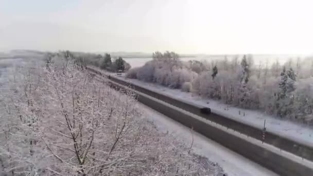 Трек в зимнее время — стоковое видео