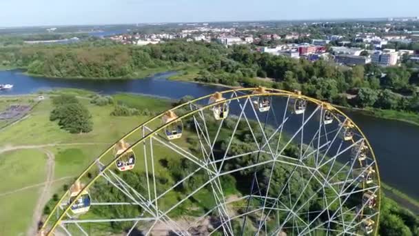 Ferris wheel in the city — Stock Video