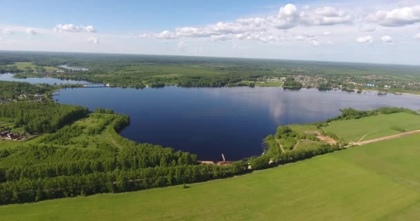 Jezero letní den — Stock video
