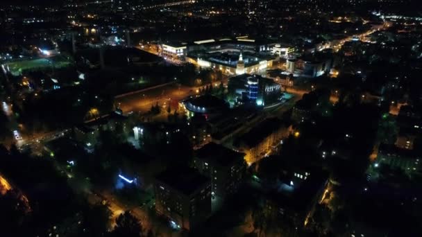 Ночной город с дроном — стоковое видео