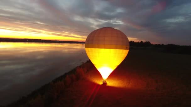 Ballon bei der Landung — Stockvideo