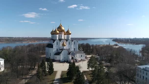 Kathedraal van de veronderstelling in Jaroslavl — Stockvideo