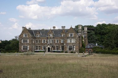 Bir kez İngiltere'de, Launde Abbey, Leicestershire - Temmuz 2018: Cromwell ailesine ev ve şimdi Launde Abbey oldu Hıristiyan bir geri çekilme 1119 Richard Basset, Henry I. Front görünümünün bir kraliyet yetkilisi tarafından kurulan.