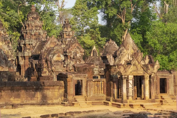 Kambodja Banteay Seay Badade Mars 2016 Rekonstruerade Ruinerna Sirligt Snidade — Stockfoto