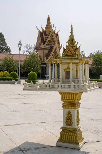 Cambodia Phnom Phen Mar 2016 Spirit House Courtyard Royal Palace — Stock Photo, Image