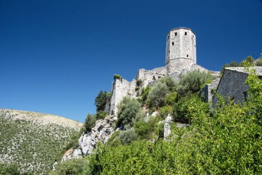 Kula, Poitelj köyüne bakan Silo şeklinde bir kaledir. Neretva vadisindeki olası müdahalelerine karşı muhafız olarak bekçi ve askeri ev için kullanılır.