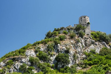 Kula, Poitelj köyüne bakan Silo şeklinde bir kaledir. Neretva vadisindeki olası müdahalelerine karşı muhafız olarak bekçi ve askeri ev için kullanılır.