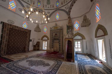 BiH, Mostar - Haziran 2018: İç önemli ölçüde savaştan sonra yeniden inşa dan görüldüğü gibi Koski Mehmed Paşa Camii, 1618 kubbeli cami sayısı şehrin verir bir minaresi vardır. 