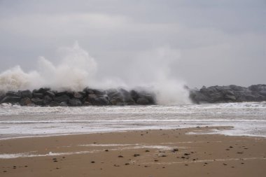 Birleşik Krallık, Overstrand Norfolk - Mart 2018; İngiliz sahil kış fırtına tarafından dövülmüş. Erozyon Norfolk ciddi bir sorundur