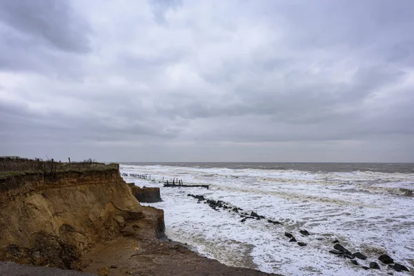 Happisburgh Mar 2018 Érosion Côtière Période Tempête Hivernale Nombreuses Maisons — Photo