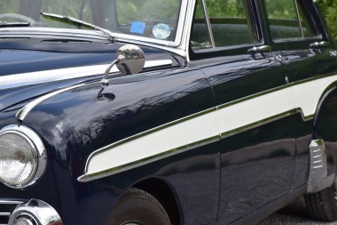 Rothley büyük merkezi buhar demiryolu, İngiltere - 2015: Vauxhall Cresta Vauxhall tarafından 1972 için 1954 yılında üretildi İngiliz bir araba olduğunu. 