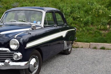 Rothley büyük merkezi buhar demiryolu, İngiltere - 2015: Vauxhall Cresta Vauxhall tarafından 1972 için 1954 yılında üretildi İngiliz bir araba olduğunu. 