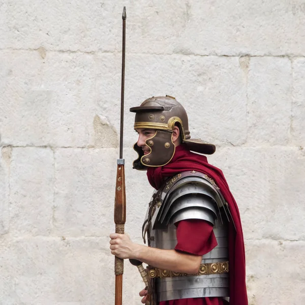 Kroatien Geteilt Juni 2018 Als Römische Legionäre Verkleidete Darsteller Warten Stockbild