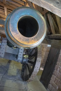 süslü bir şekilde dekore edilmiş pirinç top