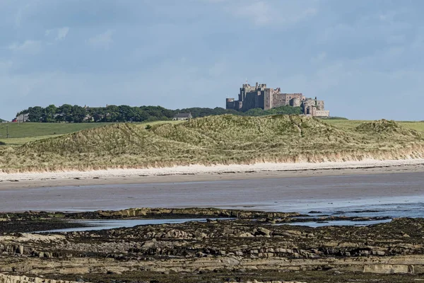 Bamburgh Kalesi kıyıdan görüntülendi