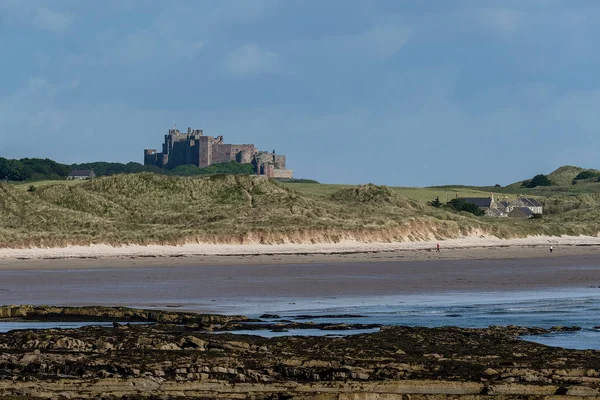 Bamburgh Kalesi kıyıdan görüntülendi
