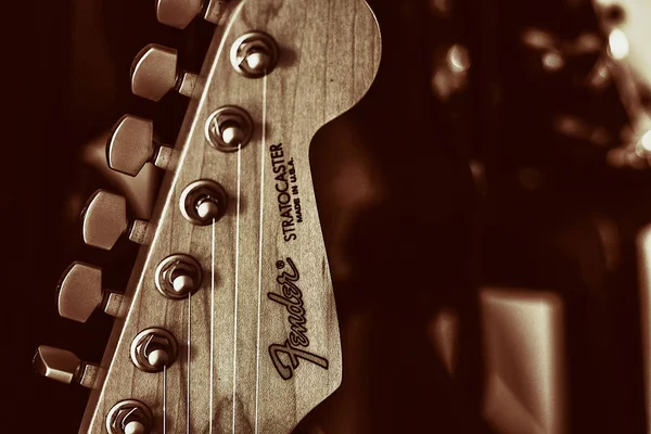 1989 Fender Stratocaster Plus PL Cabeza de stock - sepia —  Fotos de Stock