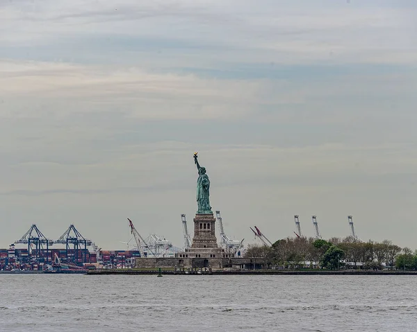 Estatua de la Libertad, Isla de la Libertad — Foto de Stock