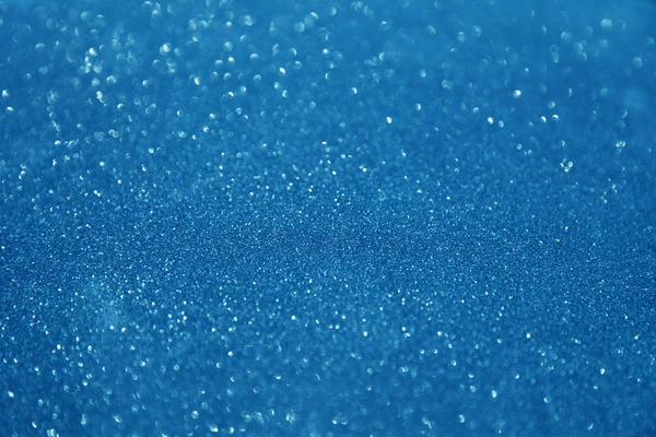 Blauwe glinsterende kerstverlichting. Wazig abstract vakantie backg — Stockfoto