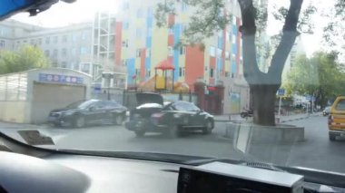 Çin. Beijing. Ekim 2018. Trafik gün boyunca. Şehrin sokaklarında.