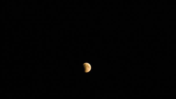 Début de l'éclipse lunaire totale le 28 juillet 2018 .