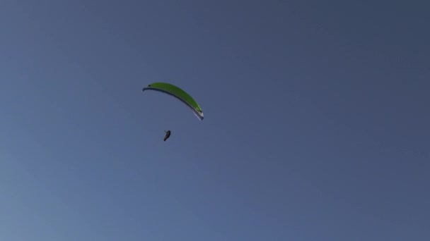 Parapendio Che Vola Nel Flusso Aria — Video Stock