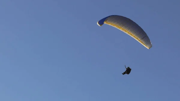 Paraglider Flyger Stigande Strömmar — Stockfoto