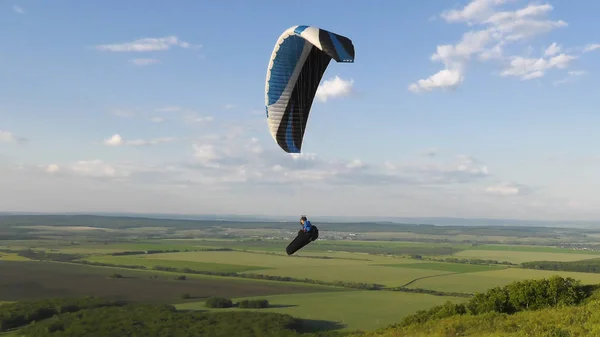 Paraglider Flyger Stigande Strömmar — Stockfoto
