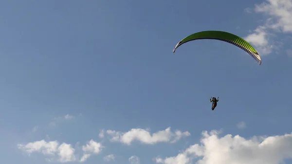 Paraglider Flyger Stigande Strömmar — Stockfoto