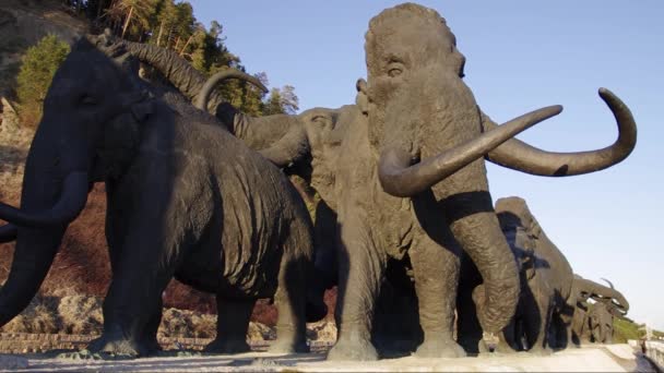 Samarovsky Aykırı Archeopark Mamutlar Sürüsü — Stok video
