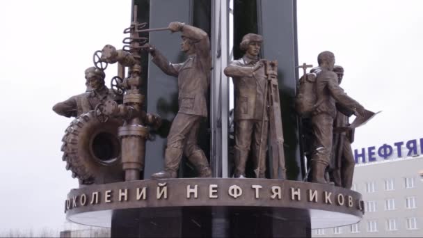 Surgut Μνημείο Για Τους Εργαζομένους Του Πετρελαίου — Αρχείο Βίντεο