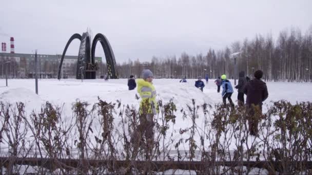 苏尔古特石油工人纪念碑 — 图库视频影像