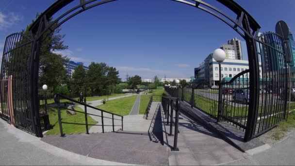 Surgut Lapangan Gedung Utama Gazprom — Stok Video