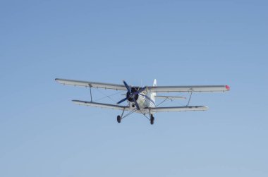 Uçağı Antonov An-2 uçuş.
