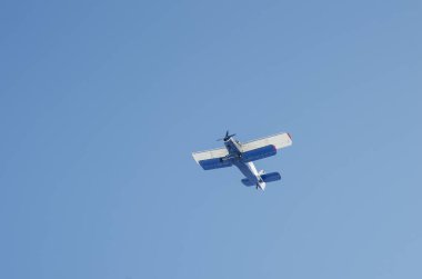 Uçağı Antonov An-2 uçuş.
