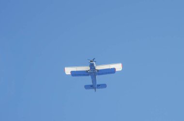 Uçağı Antonov An-2 uçuş.