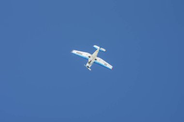 Akrobasi uçak Yakovlev Yak-18t gerçekleştirir.