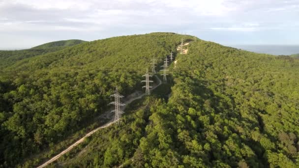 Linea Alta Tensione Sulla Cresta Delle Montagne Caucasiche Proseguimento — Video Stock