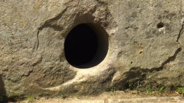 Zhane Nehri vadisinde Dolmen.