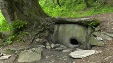 Soçi şehri yakınlarındaki Dolmen.